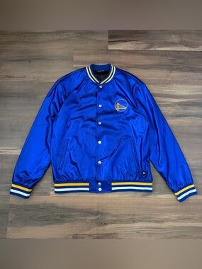The Wild Collective Unisex Golden State Warriors Blue Metallic Bomber Jacket 2XL